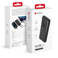 Dieses Bild zeigt die Verpackung der FORCELL F-Energy S20k1 Powerbank mit einer Kapazität von 20.000 mAh. Das Design ist schlicht in Weiß mit einer Abbildung der Powerbank in Schwarz, die über zwei USB-Ausgänge zum gleichzeitigen Laden von Geräten verfügt. Hervorgehoben wird die große Kapazität und die Möglichkeit, mehrere Geräte gleichzeitig zu laden. Die Verpackung betont die praktischen Aspekte des Produkts und die grundlegenden technischen Informationen sind klar sichtbar dargestellt.