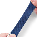 Entdecken Sie das stylische Stoff Uhrenarmband von Dux Ducis für Apple Watch 7/6/SE/5/4/3/2 (41/40/38 mm) in Blau. Dieses elegante und funktionale Accessoire bietet optimalen Tragekomfort und passt perfekt zu jedem Outfit!