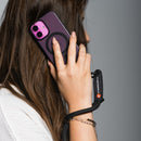 Das FORCELL F-Design R10X40 Wrist Phone Lanyard in Schwarz bietet eine praktische Lösung für sicheren Halt. Mit einer maximalen Schlaufenlänge von 20 cm sorgt es dafür, dass Ihr Smartphone immer griffbereit ist. Der verstellbare Tragekomfort und der hochwertige Materialmix machen ihn zum idealen Begleiter für unterwegs.