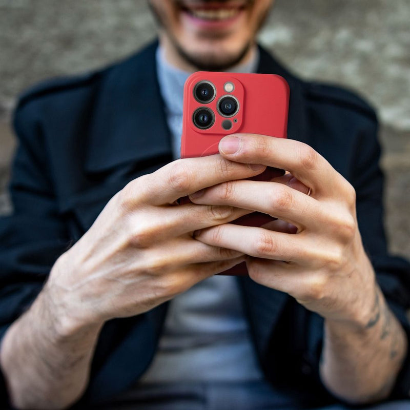 Schützen Sie Ihr iPhone 17 Pro mit dem Silicone Mag Cover! Optimaler Schutz vor Stößen und Kratzern, kompatibel mit MagSafe für einfaches, kabelloses Laden. Robust, transparent und rutschfest – perfekter Halt und Qualität!
