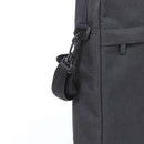 Die kompakte und stilvolle schwarze Notebook-Tasche bietet optimalen Schutz für Ihr 15-Zoll-Gerät. Mit robustem Material und praktischem Schultergurt eignet sie sich perfekt für den täglichen Gebrauch und sicheren Transport Ihrer wertvollen Technik.