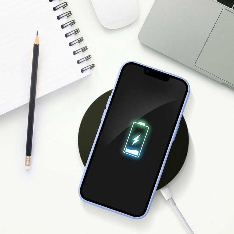 **Apple iPhone 16 Pro Silikonhülle mit Kartenfach** - Diese Silikonhülle für das iPhone 16 Pro schützt vor Kratzern und Stößen, bietet ein Kartenfach und unterstützt kabelloses Laden. Perfekt für Stil und Funktionalität!