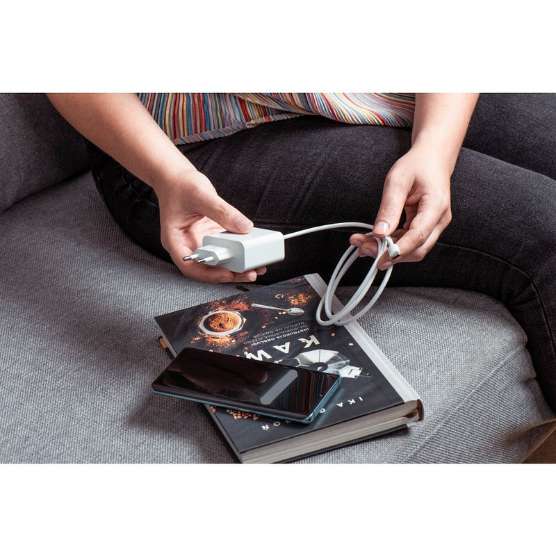 Schnelles Aufladen unterwegs: Forcell Netzladegerät mit 45W, USB Typ C, Quick Charge 4.0. Kompakt, ideal für Reisen. Effizientes Laden für Smartphones und Tablets.