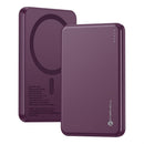 Die Forcell F-Energy Slim F5K9 Powerbank in weinrot bietet mit 5000 mAh eine leistungsstarke und tragbare Ladestation. Dank der Unterstützung für MagSafe, QC4.0 und PD3.0 lädt sie Geräte effizient mit bis zu 15W. Ideal für unterwegs, um Smartphone und andere Geräte schnell und zuverlässig mit Energie zu versorgen.
