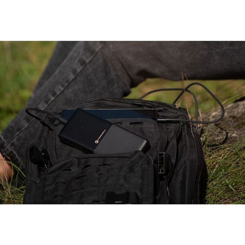 Entdecken Sie die P10k1 Powerbank mit 10.000 mAH & LCD-Anzeige! Perfekt für unterwegs, zeigt es den Ladestatus klar und lädt Ihre Geräte schnell. Ideal für Reisen!