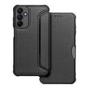 Die abgebildete schwarze Handytasche ist speziell für das Samsung Galaxy A15 4G / A15 5G konzipiert. Ihr stilvolles, strukturiertes Design bietet nicht nur Schutz, sondern auch eine elegante Optik für Ihr Smartphone.