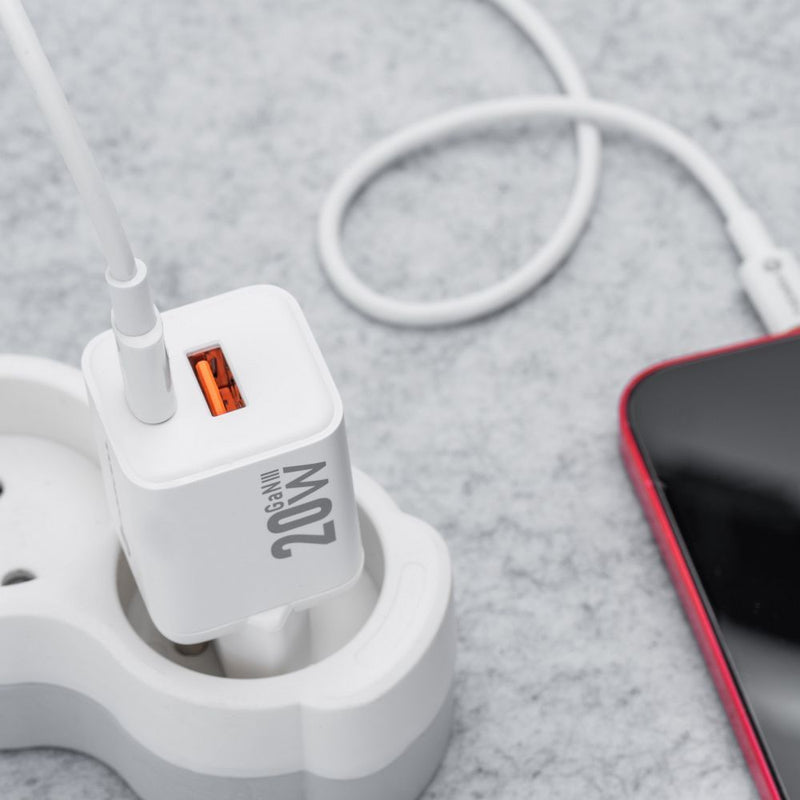 Das Forcell Mini GaN III Netzladegerät: Mit 20W PD und Quick Charge 4.0 unterstützt es schnelles Laden und bietet Dual-Port-Komfort durch USB-C und USB-A Anschlüsse. Ideal für schnelles Aufladen unterwegs dank innovativer GaN III Technologie.