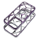 Entdecke stilvollen Schutz mit der Schutzhülle für das Apple iPhone 16 in Violett V4. Ihr geometrisches Design mit marmorierten violetten Mustern vereint Ästhetik mit Robustheit, um Dein Smartphone vor den Tücken des Alltags zu bewahren. Eine harmonische Symbiose aus Funktionalität und modischem Ausdruck.