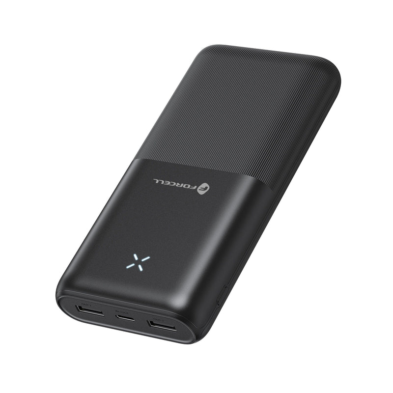 Dieses Bild zeigt die Verpackung der FORCELL F-Energy S20k1 Powerbank mit einer Kapazität von 20.000 mAh. Das Design ist schlicht in Weiß mit einer Abbildung der Powerbank in Schwarz, die über zwei USB-Ausgänge zum gleichzeitigen Laden von Geräten verfügt. Hervorgehoben wird die große Kapazität und die Möglichkeit, mehrere Geräte gleichzeitig zu laden. Die Verpackung betont die praktischen Aspekte des Produkts und die grundlegenden technischen Informationen sind klar sichtbar dargestellt.