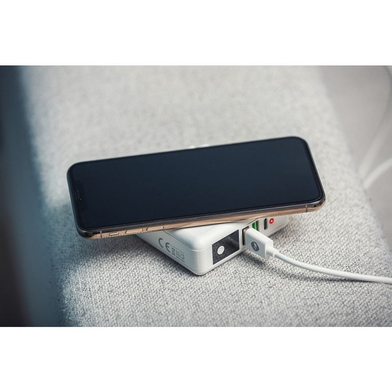 Entdecken Sie den Multi Reiselader 6 in 1 – Ihr perfekter Reisebegleiter! Mit einer 8000-mAh-Powerbank, USB- und USB-C-Anschlüssen sowie kabellosem Laden. Ideal für weltweite Reisen durch austauschbare Stecker. Bleiben Sie überall geladen!