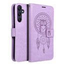 Diese stilvolle lila Handytasche mit einem einzigartigen Traumfänger- und Eulenmotiv bietet nicht nur zuverlässigen Schutz für Ihr Samsung Galaxy A25 5G, sondern verleiht Ihrem Gerät auch einen Hauch von Persönlichkeit und Stil.