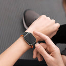 Kaufen Sie das Dux Ducis LD Magnetarmband für Apple Watch SE, 8, 7, 6, 5, 4, 3, 2, 1 (41, 40, 38 mm)! Stilvoll, flexibles Silikon, starke Magnete für optimalen Halt & Komfort. Ideal für Sport und Eleganz.