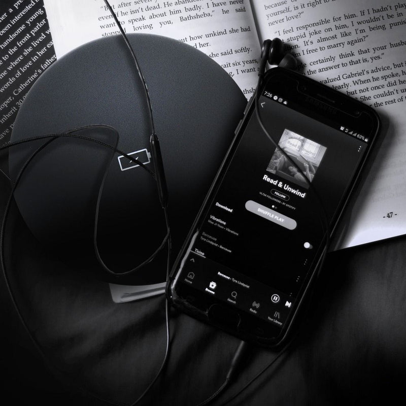 Laden Sie Ihr Smartphone schnell & sicher mit dem Forcell Induktiven Schnellladepad QC 15W. Qi-zertifiziert, kompatibel mit Quick Charge, elegant und tragbar. Ideal für unterwegs!