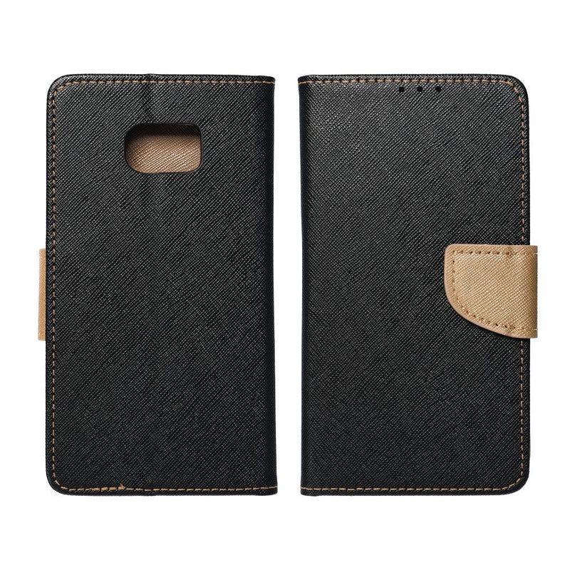 Entdecken Sie den perfekten Schutz für Ihr Samsung Galaxy A34 5G – die stilvolle schwarze Handytasche V3. Ihr elegantes Design mit strapazierfähigem Material bietet nicht nur Sicherheit vor Kratzern und Stößen, sondern auch einen Hauch von Klassik für Ihren Alltag.