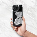 Schützen Sie Ihr iPhone 16 Pro stilvoll mit der Teddy Bear Hülle. Aus robustem PU/TPU, mit glitzerndem Teddybär-Muster und erhöhten Kanten für maximalen Schutz. Ideal für Modebewusste!