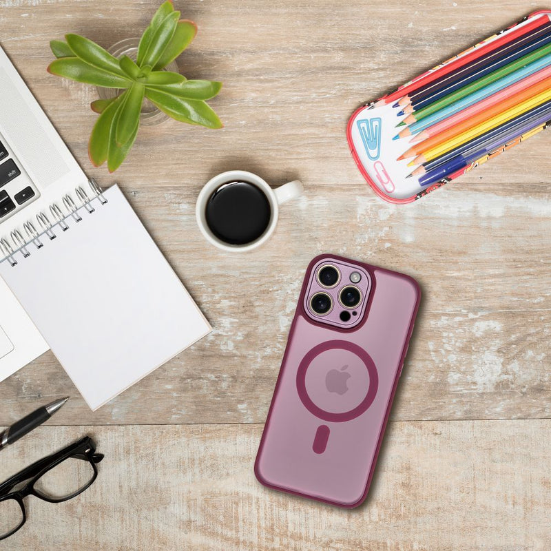 Schützen Sie Ihr Apple iPhone 17 stilvoll mit der Variete Mag Cover. Perfekte Passform, MagSafe-kompatibel und robuster Schutz gegen Kratzer. Ideal für Alltag und Eleganz.