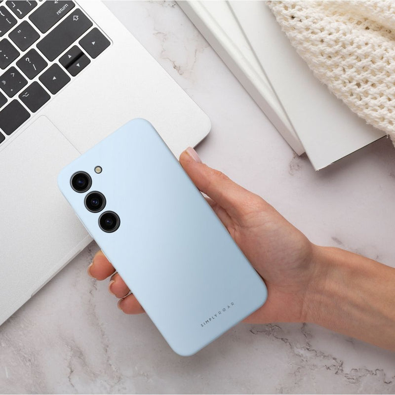 Schützen Sie Ihr Samsung Galaxy A54 optimal mit der Roar Cloud Skin Silicone Hülle. Perfekte Passform, weiches Innenfutter, erhöhte Ränder für Display- und Kameraschutz. Drahtloses Laden möglich. Ideal für maximalen Schutz und Komfort.