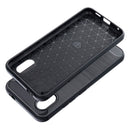 Schützen Sie Ihr Samsung Galaxy Xcover 7 stilvoll mit der eleganten schwarzen Handytasche V2. Diese strapazierfähige Hülle bewahrt Ihr Smartphone vor Stößen und Kratzern und bietet durch ihren strukturierten Rücken zusätzlichen Halt und ein modernes Aussehen.