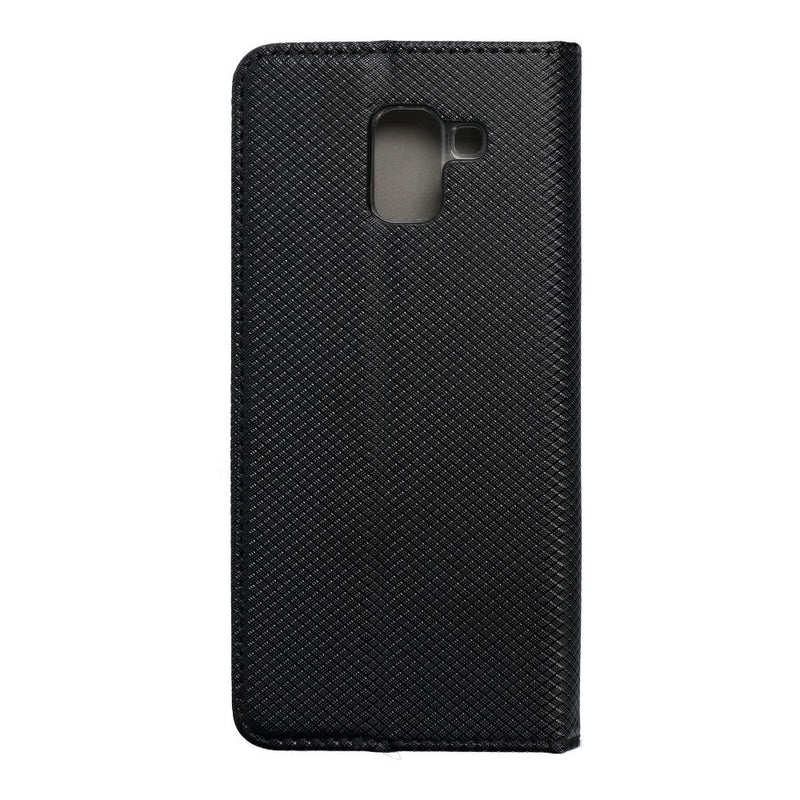 Eleganz trifft auf Schutz: Diese schwarze Handytasche, maßgeschneidert für das Samsung Galaxy J6 2018, kombiniert stilvolles Design mit robuster Bauweise, um Ihr Smartphone sicher aufzubewahren und zu schützen.