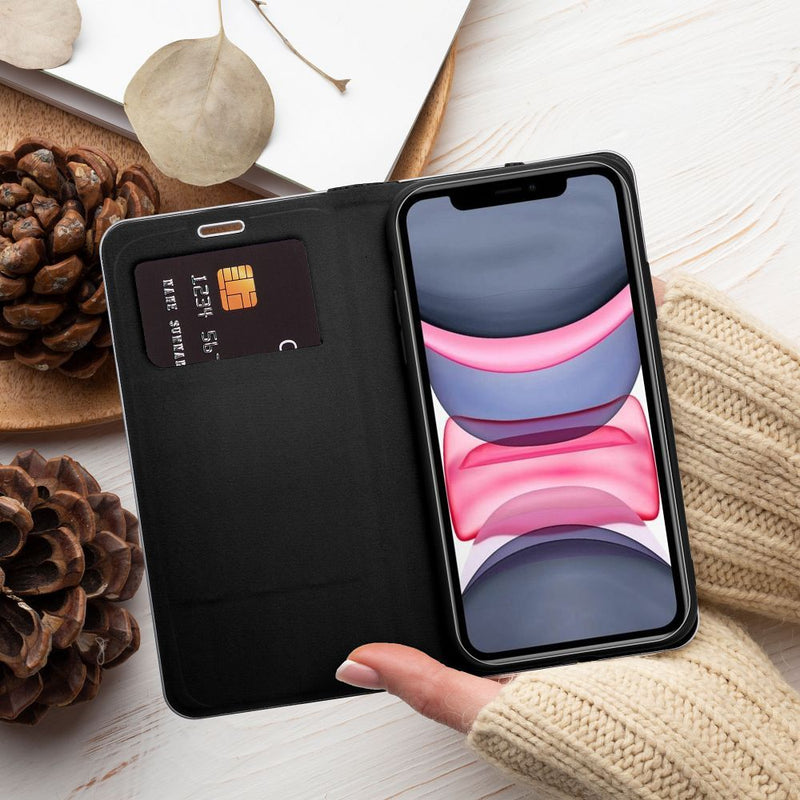 Schützen und verschönern Sie Ihr Apple iPhone 16 Pro mit unserem eleganten Case. Hochwertiger Metallrahmen, weiches Wildleder-Innenfutter & flexible Silikonhalterung garantieren optimalen Schutz und Komfort. Ideal für stilbewusste iPhone-Nutzer!