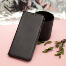 Schutzhülle für das Motorola Moto G37 in elegantem Schwarz. Diese praktische Hülle bietet optimalen Schutz vor Kratzern und Stößen, während sie gleichzeitig für einen stilvollen Look sorgt. Ideal für den täglichen Gebrauch, hält sie Ihr Smartphone sicher und geschützt.