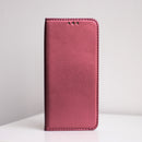 Die elegante Handytasche in burgund schützt Ihr Samsung Galaxy S25 FE / Galaxy S26 FE stilvoll. Mit robustem Design und praktischen Funktionen bietet sie optimalen Schutz und Zugriff auf alle wichtigen Anschlüsse. Ein echtes Must-Have für alle, die Qualität und Stil schätzen!