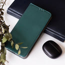 Schutzhülle für das Motorola Moto G37 in elegantem Grün. Diese Tasche bietet nicht nur optimalen Schutz vor Stößen und Kratzern, sondern verleiht Ihrem Smartphone auch einen stilvollen Look. Ideal für alle, die Funktionalität und Design verbinden möchten.