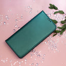 Schutzhülle für das Motorola Edge 70 Pro 5G in einem eleganten Grün. Diese Hülle bietet nicht nur den optimalen Schutz vor Stößen und Kratzern, sondern verleiht Ihrem Smartphone auch einen stylischen Look. Ideal für alle, die Funktionalität und Design schätzen!