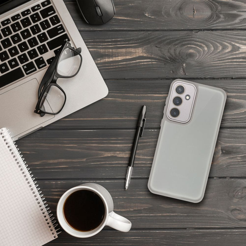 Schützen Sie Ihr Samsung Galaxy S25 mit stilvoller Variete-Hülle. Hochwertiges TPU, Kamera-Insel-Schutz, modische Farben & langlebiges Design: Optimaler Schutz & Stil!