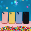 Schutzhülle für das Apple iPhone 12 in leuchtendem Gelb. Diese Hülle bietet nicht nur einen stylischen Look, sondern auch optimalen Schutz vor Stößen und Kratzern. Perfekt, um dein Gerät zu individualisieren und sicher zu verwahren!