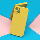 Schutzhülle für das Apple iPhone 12 in leuchtendem Gelb. Diese Hülle bietet nicht nur einen stylischen Look, sondern auch optimalen Schutz vor Stößen und Kratzern. Perfekt, um dein Gerät zu individualisieren und sicher zu verwahren!