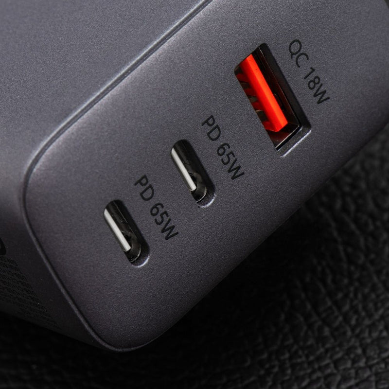 Forcell Ladegerät: 65W Power dank GAN-Technologie, USB-A & 2x USB-C. Schnellladen mit PD & Quick Charge 4.0 für effiziente, schnelle Aufladung. Ideal für alle Geräte. Sicher & kompakt – perfekt für unterwegs.