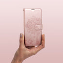 Kaufen Sie das MEZZO Holster für Samsung Galaxy A36: stilvoll mit geprägtem Design, Öko-Leder, flexiblem TPU-Inlay, Kartenfächer und sicherem Magnetverschluss. Schutz und Eleganz vereint!