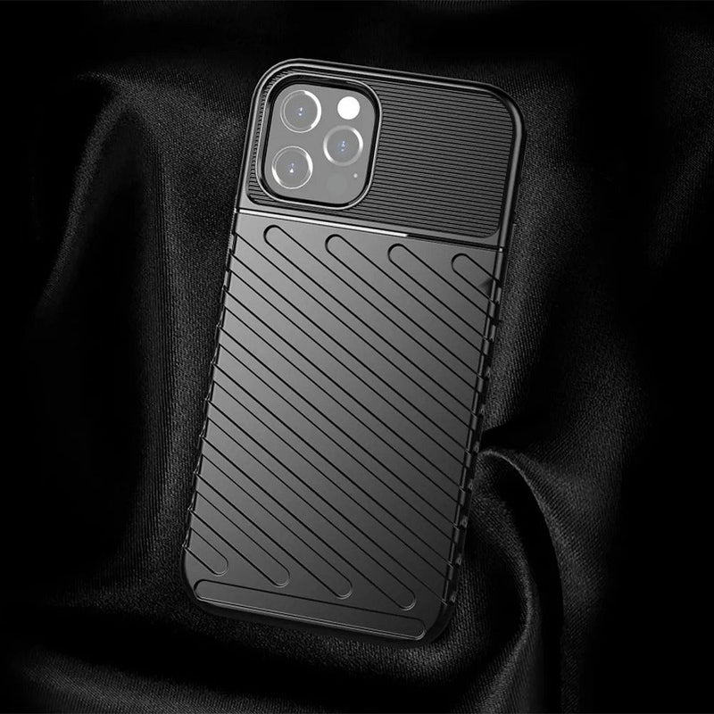Schützen Sie Ihr Apple iPhone 17 Pro optimal mit der Forcell THUNDER Panzerhülle. Maximale Sicherheit, stoßdämpfend, TPU-Qualität, und induktives Laden möglich. Ihr iPhone 17 Pro sicher und stilvoll geschützt.