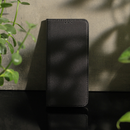 Die elegante Schutzhülle für das Realme 14x 5G / C75 in Schwarz bietet optimalen Schutz und ein modernes Design. Ihre robuste Bauweise schützt vor Stößen und Kratzern, während der präzise Schnitt für einfachen Zugriff auf alle Anschlüsse sorgt. Ideal für stilbewusste Nutzer, die Funktionalität und Ästhetik kombinieren möchten.