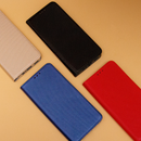 Elegante Schutzhülle für das Realme C55 in Schwarz. Sie bietet optimalen Schutz vor Kratzern und Stößen und sorgt gleichzeitig für einen stilvollen Look. Ideal für jeden, der sein Smartphone sicher und schick aufbewahren möchte.
