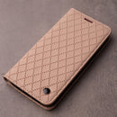 Elegante Handytasche für das Samsung Galaxy S26 Plus in Beige. Das stilvolle Design mit prägnanter Musterung bietet nicht nur Schutz, sondern auch eine geschmackvolle Note für dein Smartphone. Perfekt für den Alltag!