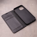Die hochwertige Handytasche für das Samsung Galaxy S26 Plus in elegantem Schwarz schützt Ihr Gerät optimal. Das stylische Design mit einem feinen Muster vereint Schutz mit Ästhetik und bietet gleichzeitig einfachen Zugang zu allen Funktionen. Ideal für den modernen Nutzer!