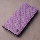 Schutzhülle für das Xiaomi Redmi Note 15 Pro 5G in ansprechendem Violett. Mit ihrem eleganten, strukturierten Design bietet sie nicht nur Schutz, sondern verleiht dem Smartphone auch einen modischen Look. Ideal für alle, die Stil und Sicherheit kombinieren möchten.