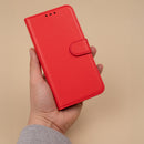 Entdecken Sie das Smart Classic Case für Honor 600 / 600 Pro! Elegante, matte schwarze Oberfläche, schützt vor Kratzern und Stößen. Mit 3 Kartenfächern und sicherem Magnetverschluss. Präzise Aussparungen für leichten Zugriff. Stil und Schutz in einem!
