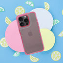 Entdecke die Schutzhülle für das Apple iPhone 16 in Pink V5 – die perfekte Kombination aus Stil und Sicherheit. Diese transparente Hülle mit eleganten pinkfarbenen Akzenten unterstreicht das schlanke Design deines iPhones, während es vor Stößen und Kratzern geschützt wird.