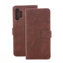 Die handliche Handytasche für das Samsung Galaxy A16 4G/5G in elegantem Braun bietet optimalen Schutz und kombiniert Stil mit Funktionalität. Ihr robustes Design sorgt dafür, dass Ihr Smartphone sicher verstaut ist, während das hochwertige Material für ein angenehmes Gefühl in der Hand sorgt. Ideal für den Alltag!