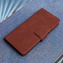 Die handliche Handytasche für das Samsung Galaxy A16 4G/5G in elegantem Braun bietet optimalen Schutz und kombiniert Stil mit Funktionalität. Ihr robustes Design sorgt dafür, dass Ihr Smartphone sicher verstaut ist, während das hochwertige Material für ein angenehmes Gefühl in der Hand sorgt. Ideal für den Alltag!