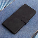 Schützen Sie Ihr Xiaomi Redmi A5 Global mit dieser eleganten schwarzen Schutzhülle. Sie bietet perfekten Schutz vor Kratzern und Stößen und ist mit genauen Ausschnitten für Kamera und Anschlüsse ausgestattet. Das zeitlose Design ergänzt Ihr Smartphone stilvoll und funktional. Ideal für den Alltag!