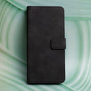 Die elegante Handytasche für das Samsung Galaxy A56 5G in Schwarz bietet optimalen Schutz und einen stilvollen Look. Sie vereint Funktionalität und modernes Design, perfekt für den täglichen Gebrauch. Mit robustem Material und einem praktischen Verschluss ist Ihr Smartphone sicher verwahrt.