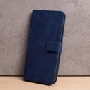 Schütze dein Xiaomi Redmi A5 Global stilvoll mit dieser blauen Schutzhülle. Sie bietet perfekten Schutz und eine elegante Optik, ideal für den täglichen Gebrauch. Die präzisen Ausschnitte gewährleisten einfachen Zugriff auf alle Anschlüsse und Funktionen.