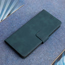 Entdecken Sie das Smart Velvet Case für Honor 600 / 600 Pro: Elegantes Design, langlebiger Schutz und praktischer Ständer. Mit Fächern für Karten und Dokumente ist es das ideale Zubehör für modernen Lifestyle. Perfekte Passform und einfacher Zugang zu Anschlüssen!