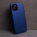 Schützen Sie Ihr Apple iPhone 17 mit dem Smart Diva Case! Hergestellt aus robustem Kunstleder und TPU, bietet es optimalen Schutz und einen eleganten Look. Der faltbare Rücken dient als Ständer, während die Innentasche Platz für Karten bietet. Perfekt, stilvoll und funktional!