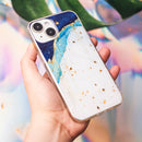 Entdecke das Gold Glam Cover für dein Apple iPhone 11! Dieses elegante TPU-Cover bietet besten Schutz vor Kratzern und Stößen, während es die Funktionalität deines Geräts erhält. Genieße Stil und Sicherheit mit optimaler Passform – perfekt für deinen modernen Lifestyle!