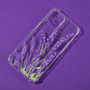 Die transparente Schutzhülle für das Apple iPhone 12 kombiniert Stil und Funktionalität. Mit einem eleganten Lavendel-Muster bietet sie nicht nur einen durchsichtigen Schutz, sondern verleiht Ihrem Smartphone auch einen frischen, floralen Look. Ideal für diejenigen, die ihr iPhone schützen und gleichzeitig einen Hauch von Ästhetik hinzufügen möchten.